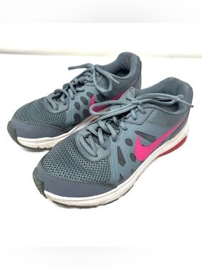 NIKE Dart X1 Running Shoe, size 7